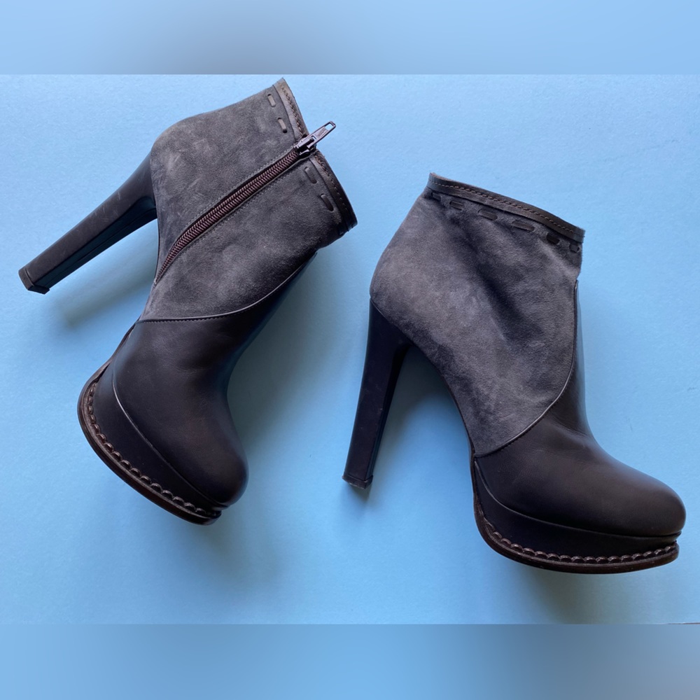 Italian brand « Beatrice B » gray leather suede  boots